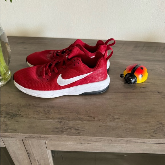 Nike shoes - Picture 3 of 5